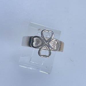 Vintage Ring Size 7.25 Sterling Silver 925 Band With 4 Leaf Clover Needs Cleaned Used