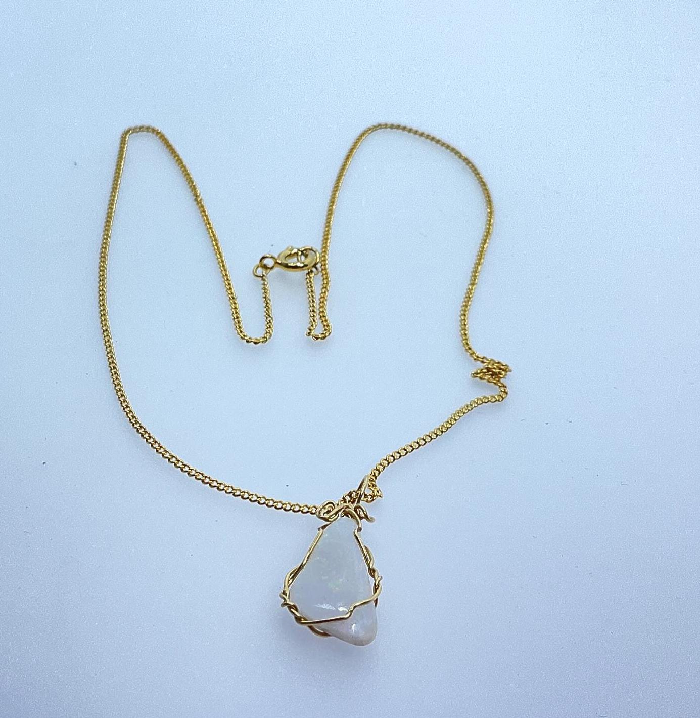 Vintage 16” Gold Toned Necklace With Opal Pendant Used