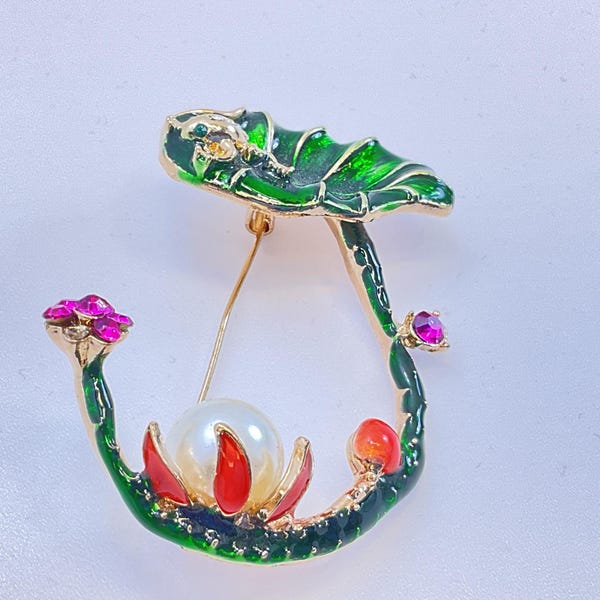 Vintage Gold Toned Pin Brooch Frog On Lily Pad With Purple White Stones Used