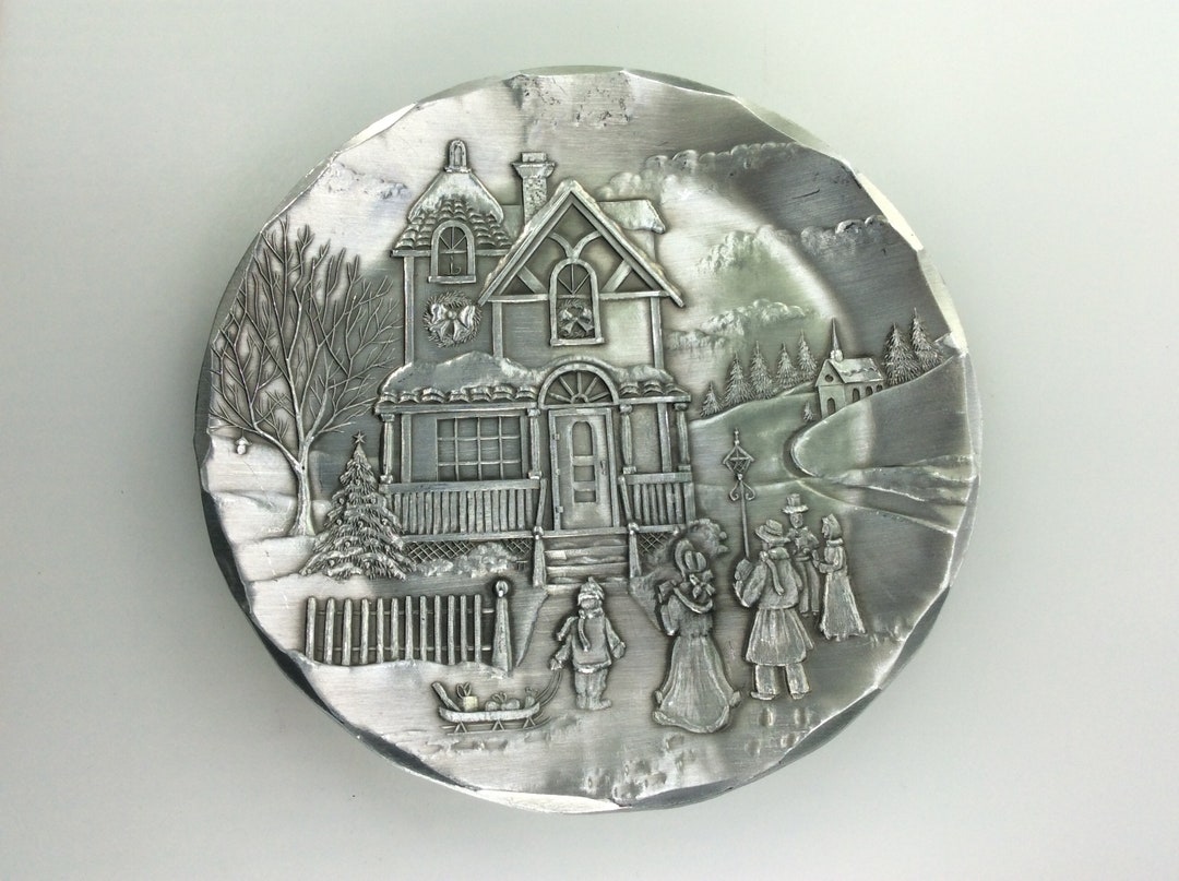 Vintage wendell august forge aluminum collector plate christmas house