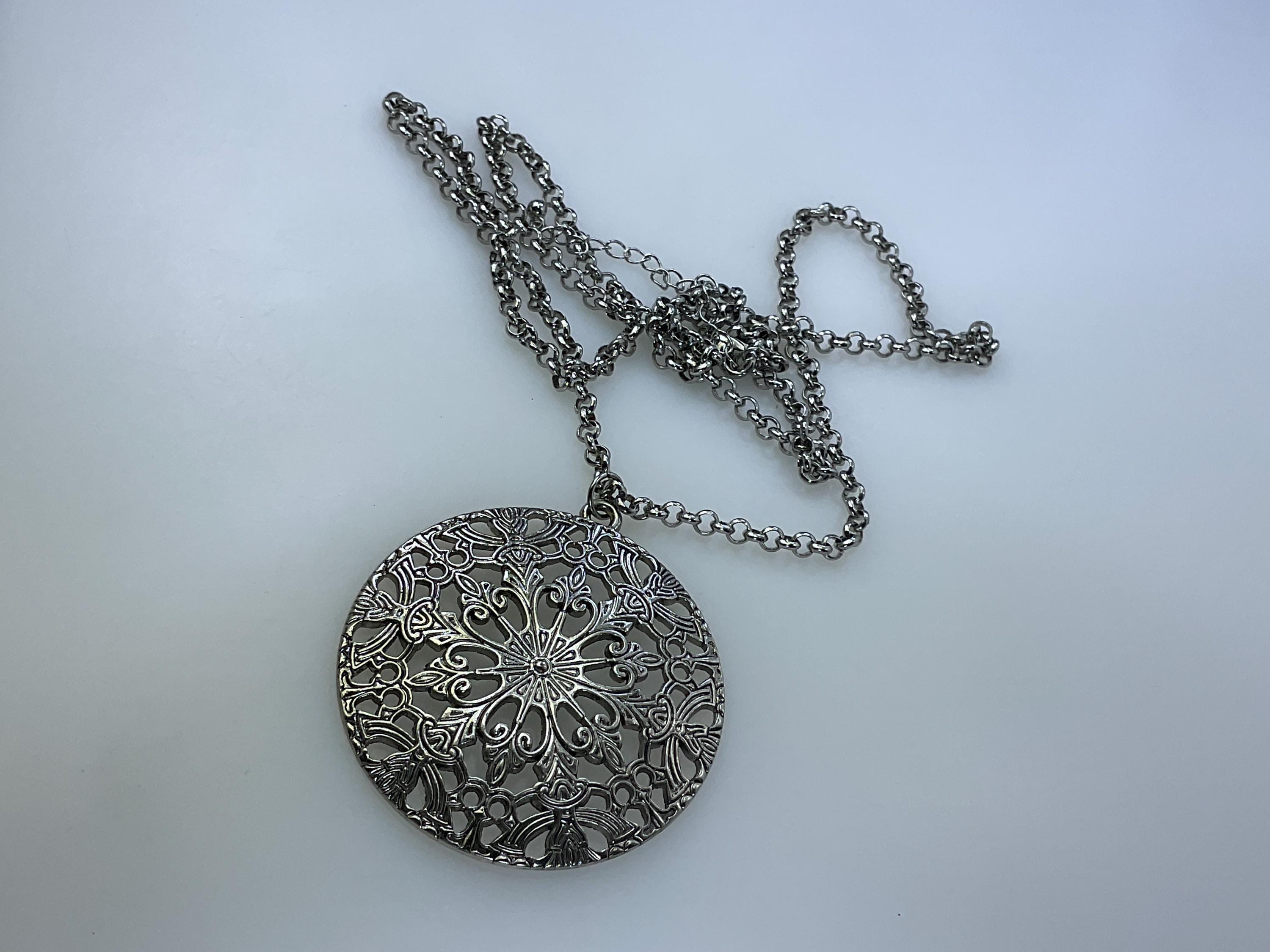 Vintage 30”-33” Necklace Silver Toned Floral Round Used
