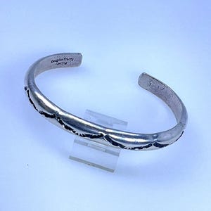 ダグラスエッツィー　Douglas Etsitty ナホバ族　シルバーバングル NAVAJO ナバホDouglas Etsitty スターリングシルバーバングル
