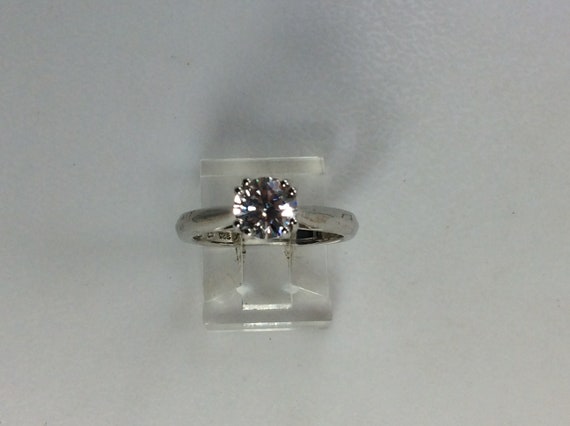 Anillo vintage tamaño plata de ley 925 con piedra transparente redonda  solitaria usada