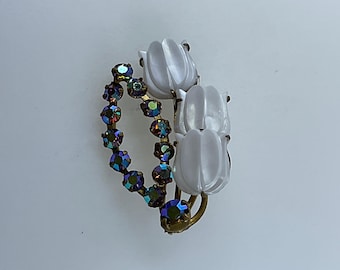 Broche vintage con forma de marqués en tono dorado y flores de nácar sintéticas de imitación de diamantes de imitación AB