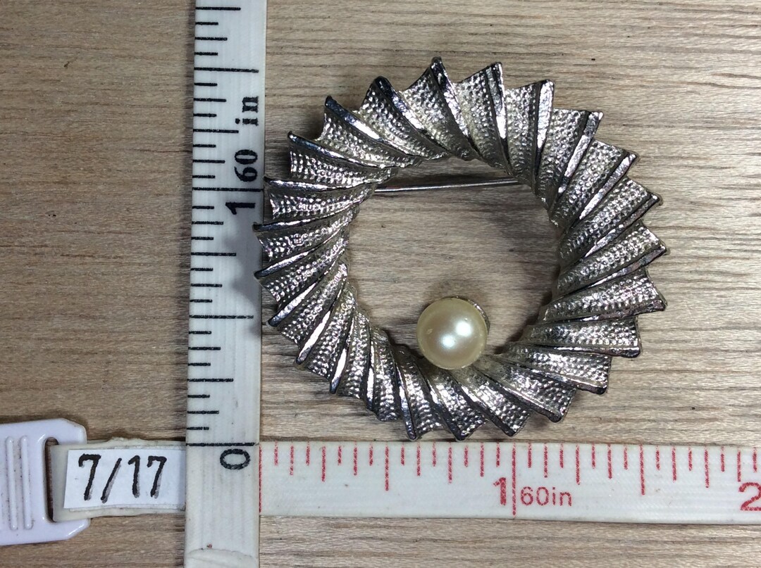 Vintage Dubarry FA Silver Toned Faux Pearl Round Pin Brooch Etsy