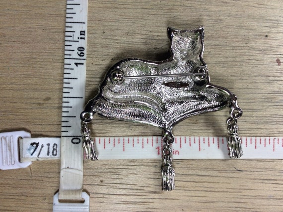 Vintage Avon Silver Toned Pin Brooch Kitty Cat On… - image 2