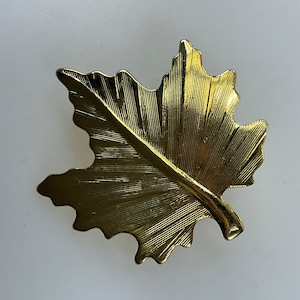 Vintage Pin Brooch Gold Toned Textured Leaf Used