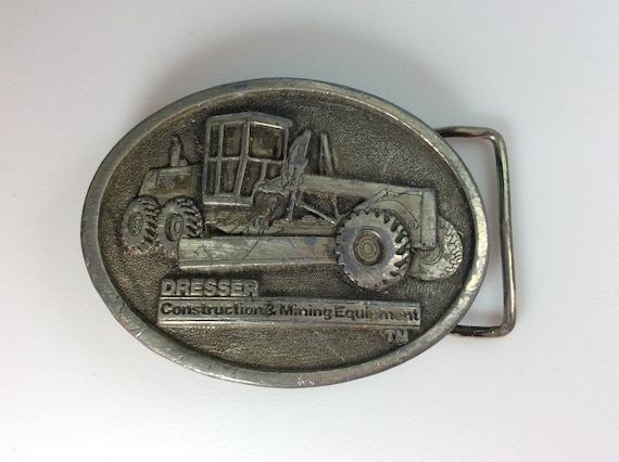 Construction belt clearance buckle