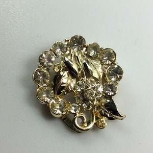 Vintage Scarf Clip Gold Toned Round Leaves Design With Clear Rhinestones Used