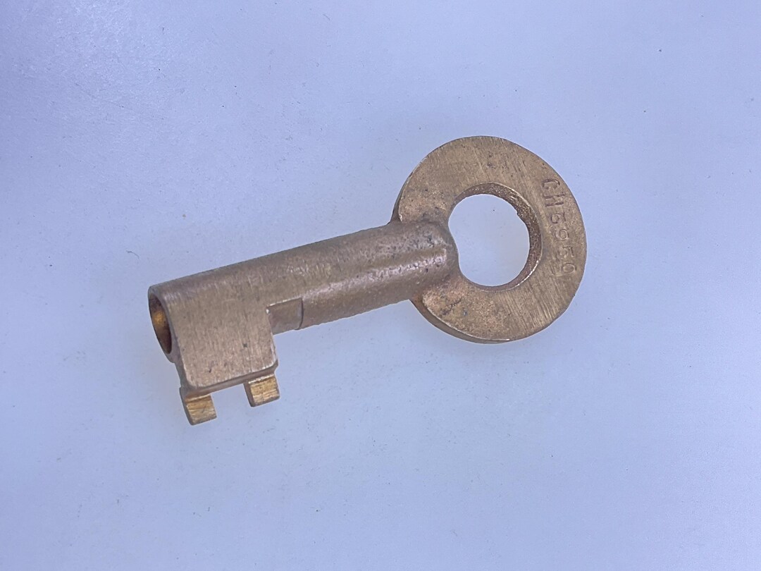 Vintage Key Old Brass CH5950 Used - Etsy
