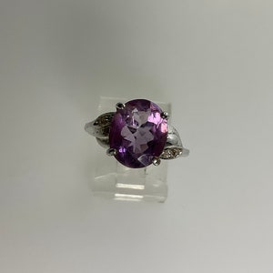 Vintage Ring Size 7 Sterling Silver 925 Oval Amethyst And Clear stones Needs Cleaned Used