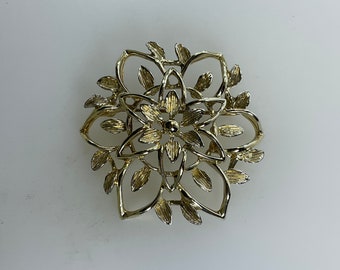 Vintage Sarah Coventry Pin Brooch Gold Toned Round Floral Design Used