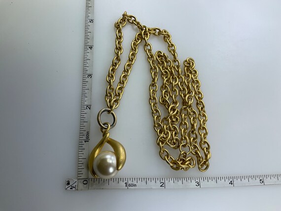 Vintage 35” Necklace Gold Toned Chain White Pearl… - image 2
