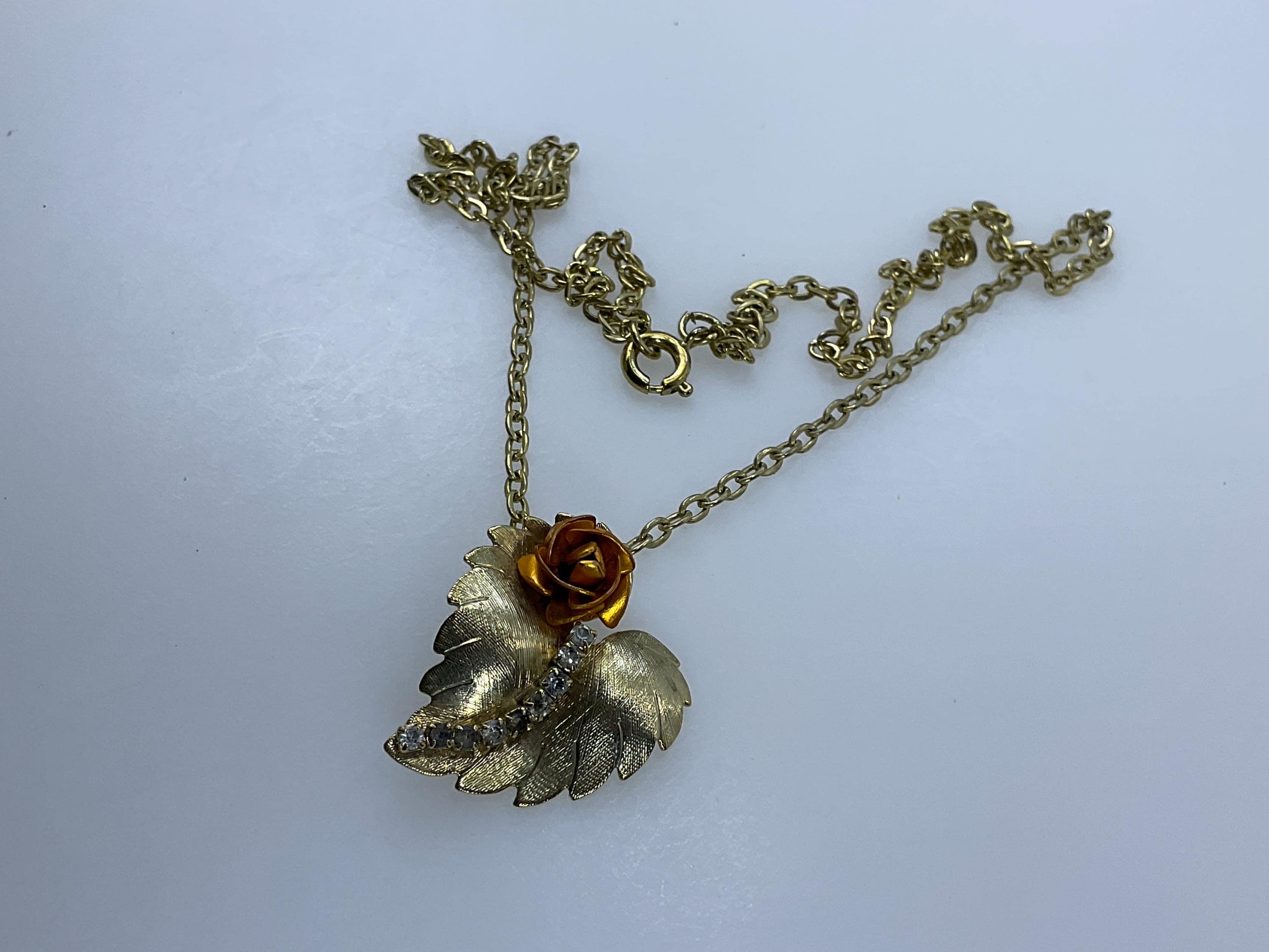 Vintage 18” Necklace Gold Toned Leaf With Orange Rose and