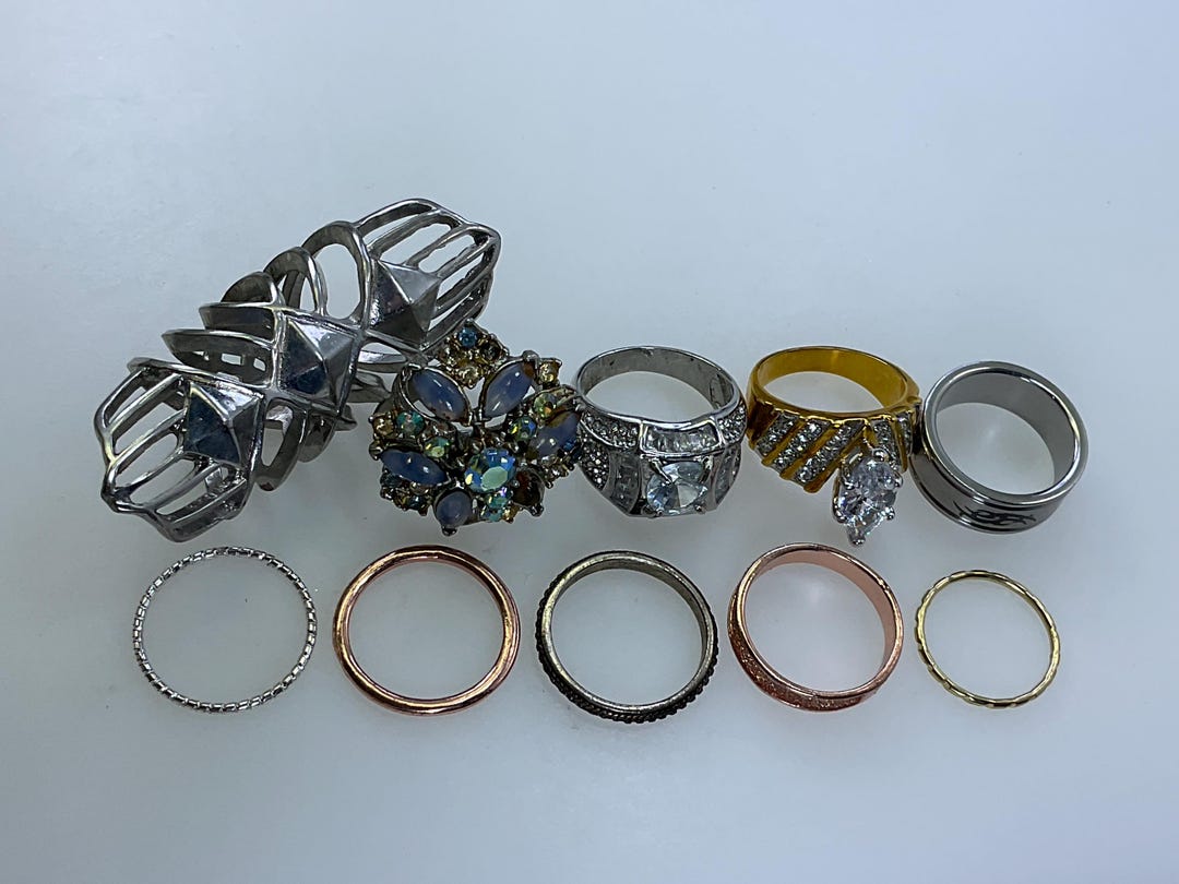 Vintage Lot of 10 Rings Assorted Silver Gold Toned Minor Issues as is ...