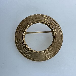 Vintage Pin Brooch Gold Toned Textured Circle Used