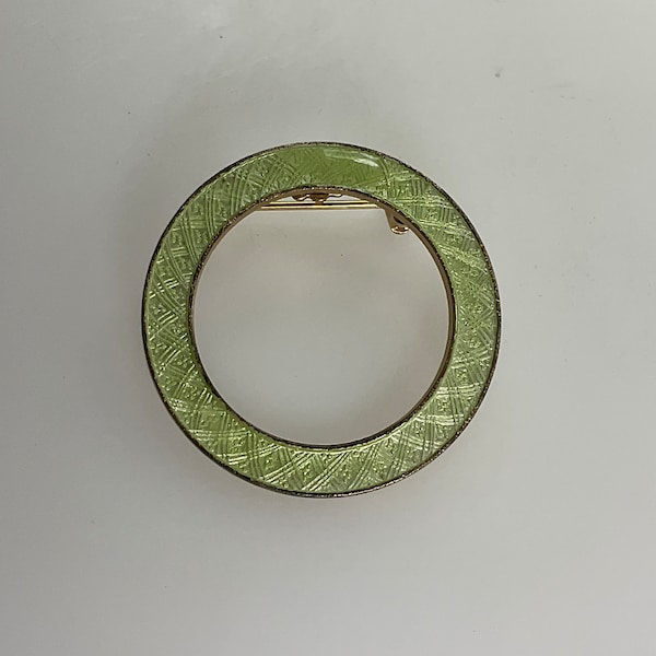 Vintage Pin Brooch Gold Toned Circle Design With Green Enamel Used