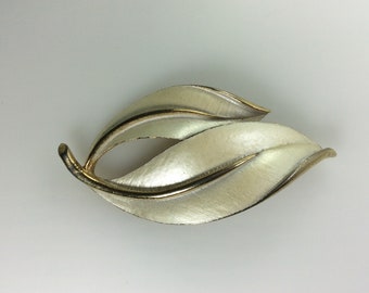 Vintage Sarah Coventry Pin Brooch Gold Toned Leaves Design With Silvery White Enamel Needs Cleaned Used