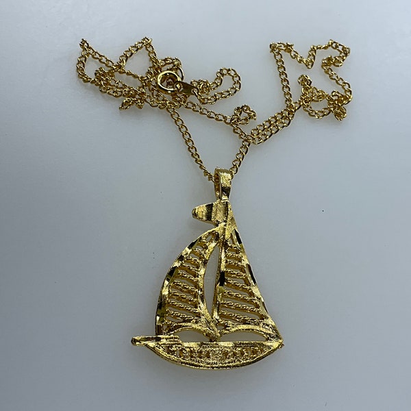 Vintage 18” Necklace Gold Toned Sailboat Used