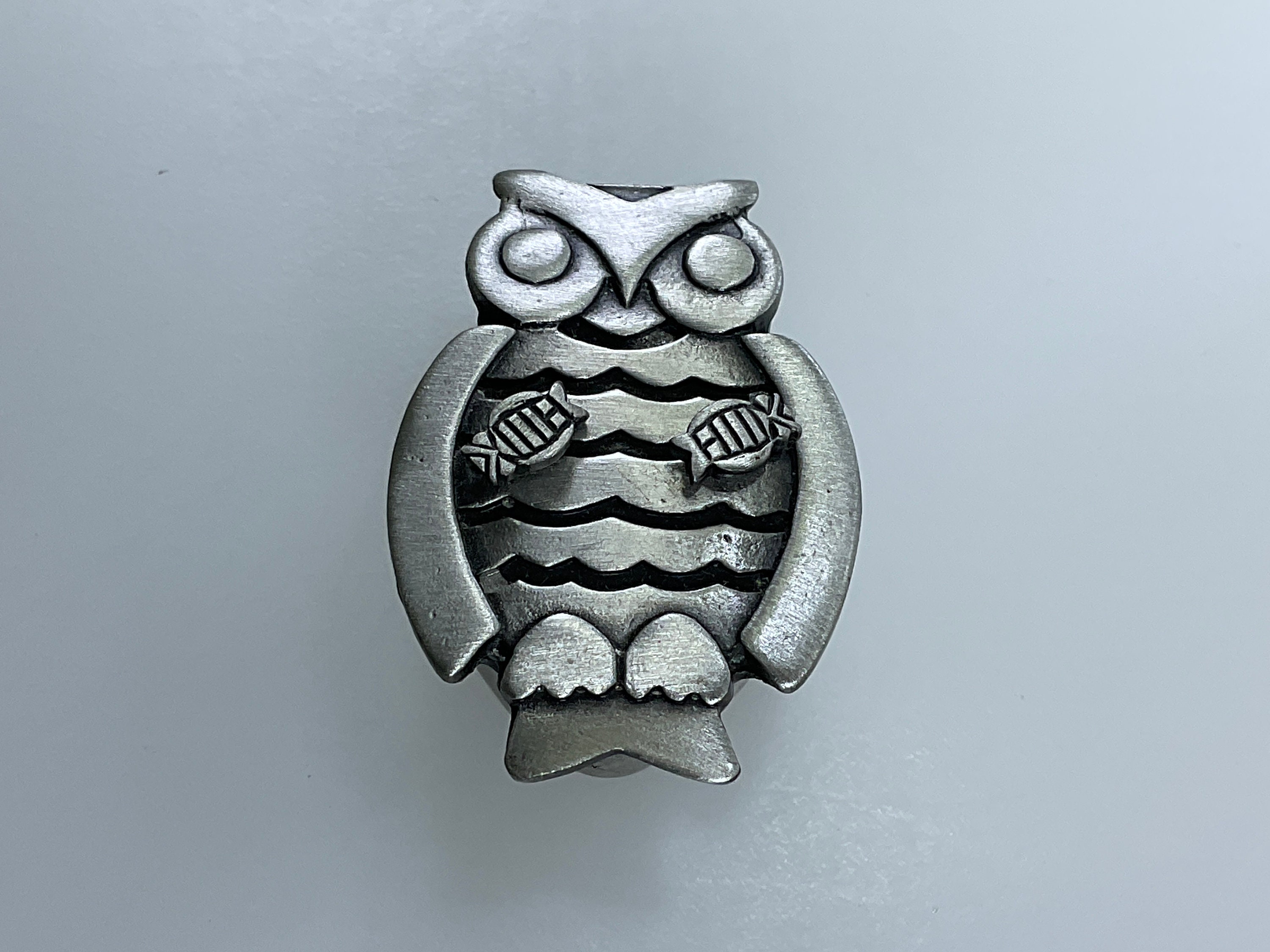 Ensemble de boucles d'oreilles avec broche vintage et hibou en étain usagé
