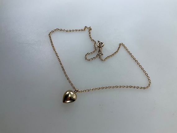 Vintage Avon 13” Necklace Gold Toned Heart White … - image 1