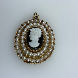 Vintage Pendant Gold Toned Oval Cameo Design With Faux Pearls Black And White Used