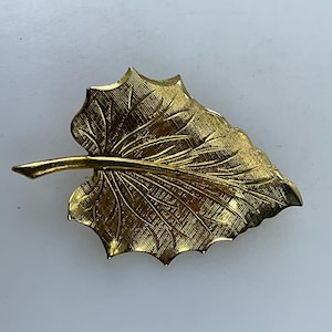 Vintage Pin Brooch Gold Toned Textured Leaf Used