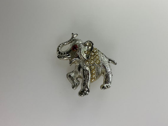 Vintage Pin Brooch Silver Toned Elephant Design W… - image 1