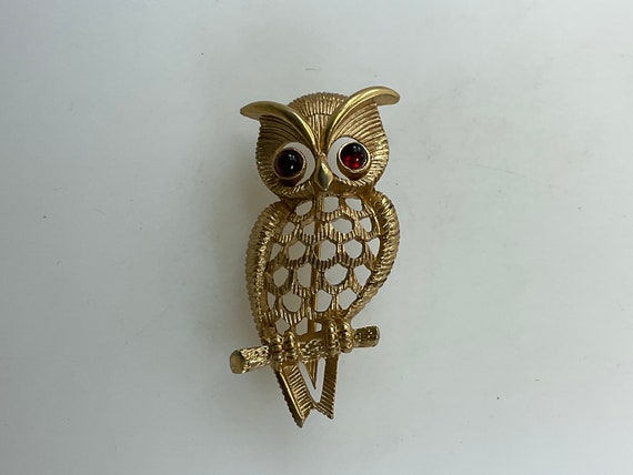 Vintage Avon Pin Brooch Gold Toned Owl With Red R… - image 1