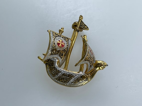 Vintage Pin Brooch Gold Toned Spanish Ship With R… - image 1