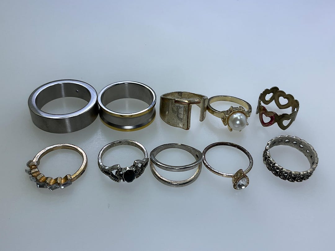 Vintage Lot of 10 Rings Assorted Silver Gold Toned Minor Issues as is ...