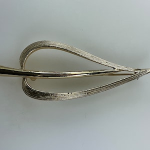 Vintage Sarah Coventry Pin Brooch Gold Toned Textured Leaf Used