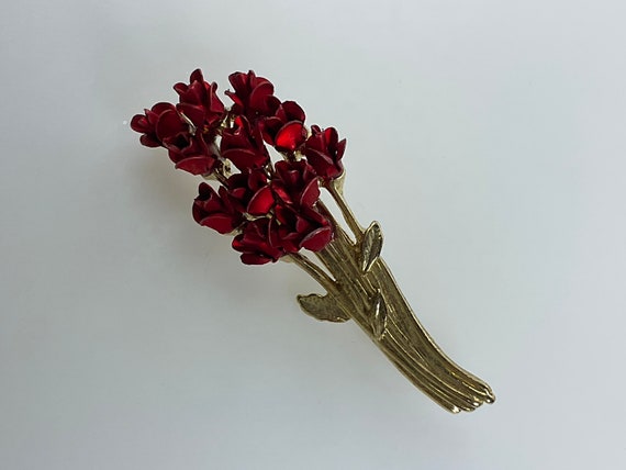 Vintage DM 97 Pin Brooch Gold Toned Dozen Red Ros… - image 1