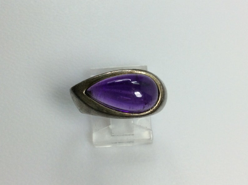 Vintage Ring Size 7 Sterling Silver 925 Teardrop Design With Purple Glass Needs Cleaned Used