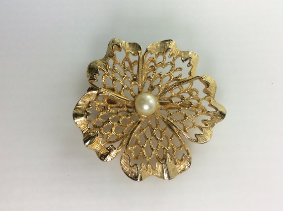 Vintage Pin Brooch Gold Toned Flower Design With Faux Pearl | Etsy
