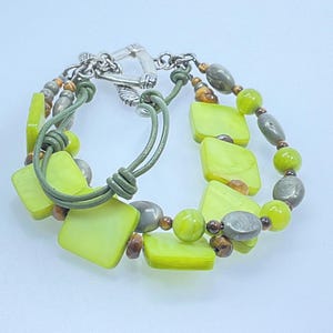 Vintage 6” 3 Strand Bracelet With Green And Brown Beads Used