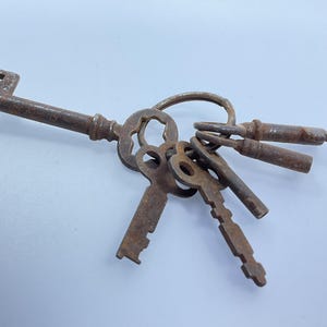 Vintage Lot Of 6 Skeleton Keys Used