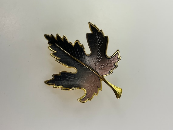 Vintage Pin Brooch Gold Toned Maple Leaf Design B… - image 1