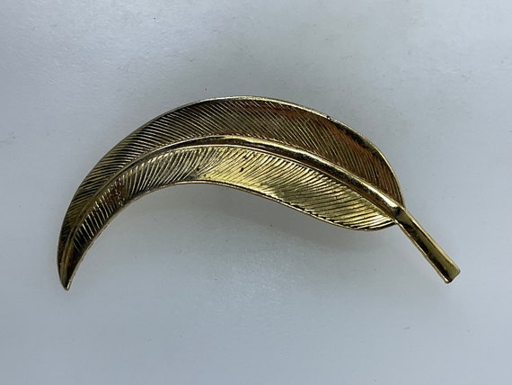Vintage Pin Brooch Gold Toned Curved Feather Used - image 1