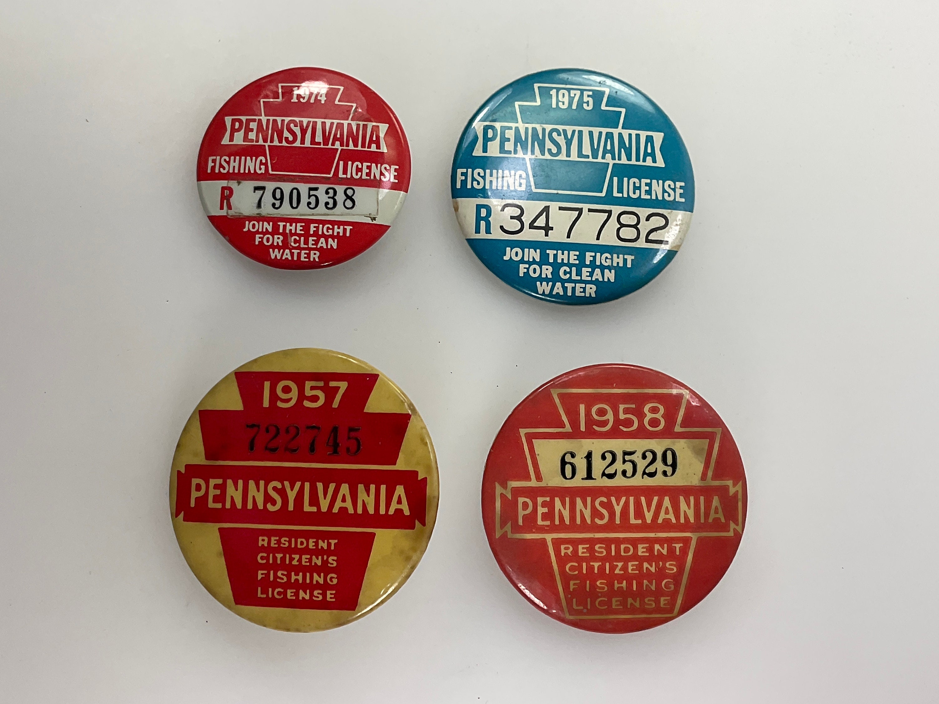 Vintage Lot of 4 Pin Back Buttons Pennsylvania Fishing License 1957-1958  1974-1975 One Pin Broken Used -  Israel