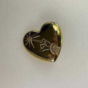 Vintage Disney Pin Brooch Gold Toned Heart Arm And Wand The Variety Club Used