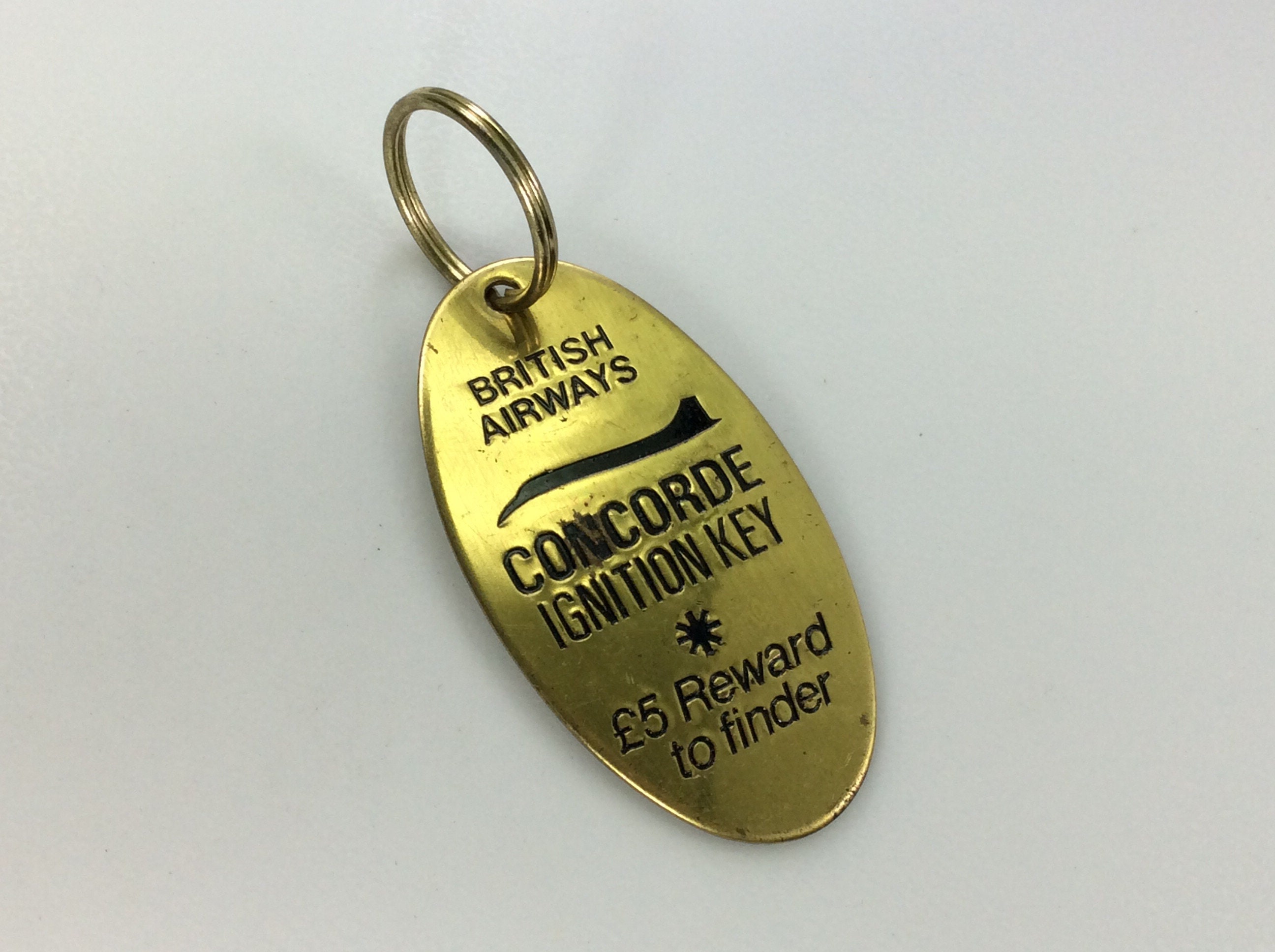 実使用品 British Airways キャビンクルー CA 名札 Vintage Keychain Gold Toned Oval British Airways Concorde Ignition