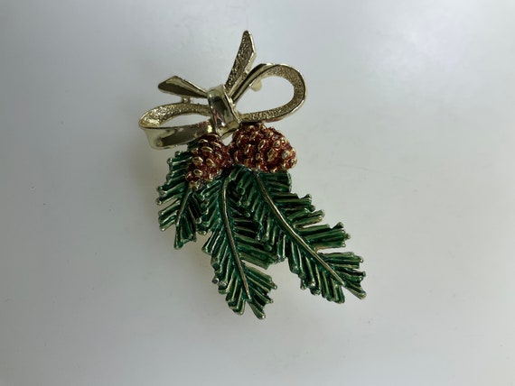Vintage Gerrys Pin Brooch Gold Toned Christmas Pi… - image 1