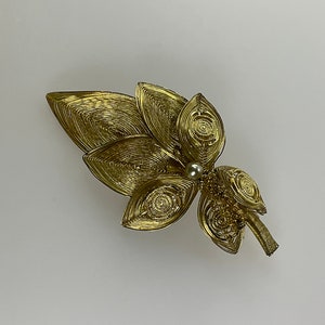 Vintage Pin Brooch Gold Toned Filigree Leaves Design With White Faux Pearl Used
