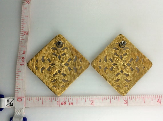 Vintage Stud Earrings Gold Toned Filigree Diamond… - image 2