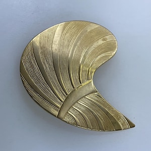 Vintage Brooch Gold Toned Textured Teardrop Used