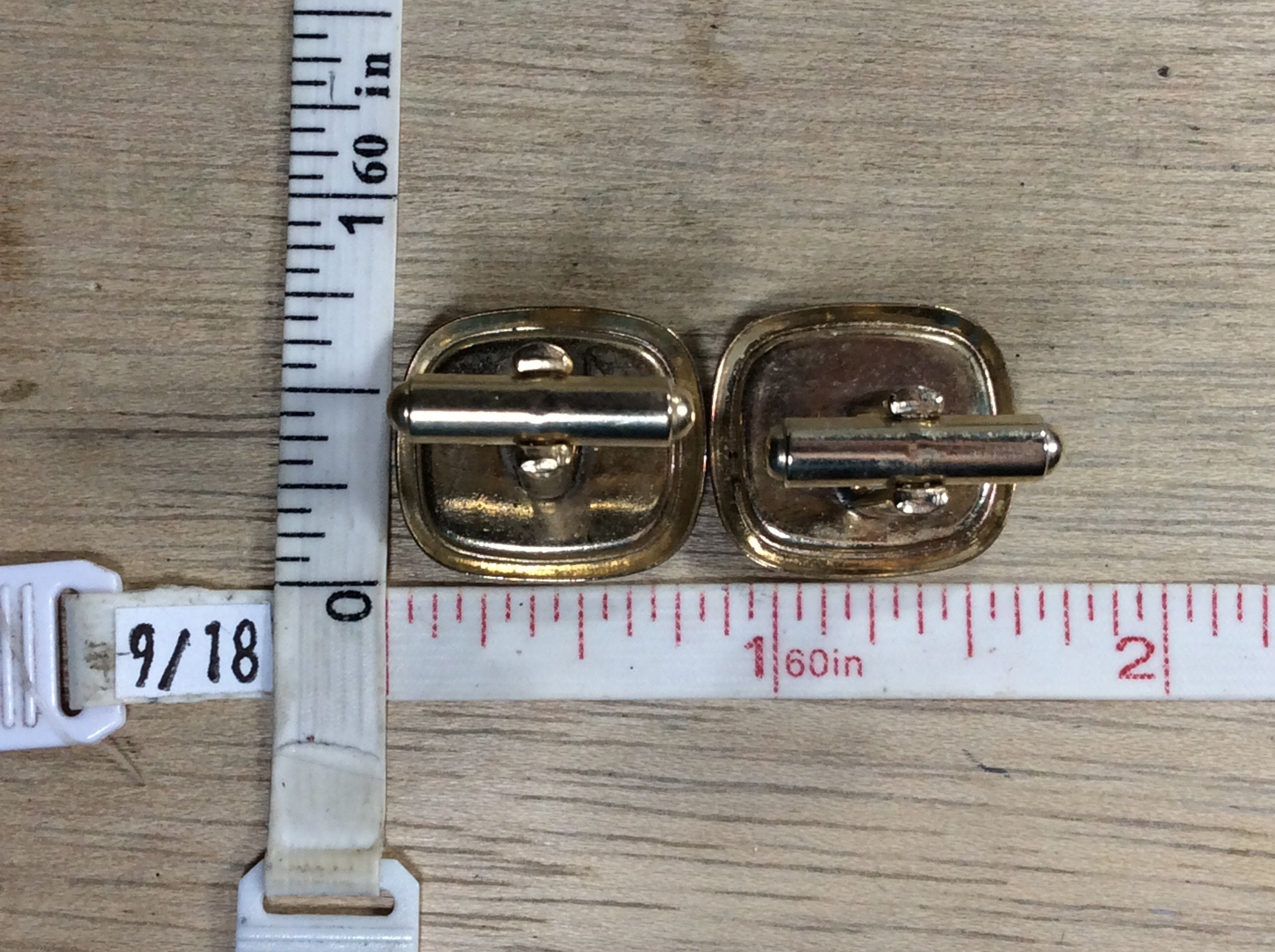 Boutons De Manchette Vintage - Ton Or Et Tissu Rouge/Rose - Référence 8916 - Occasion