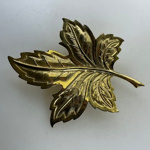 Vintage Pin Brooch Gold Toned Textured Leaf Used
