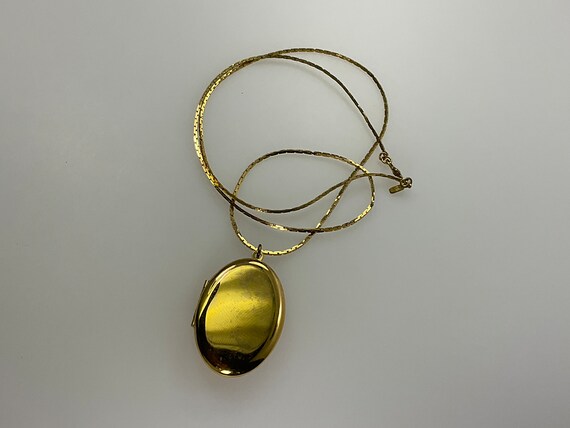 Vintage Monet 24 Necklace Gold Toned Plain Oval Locket Design Used