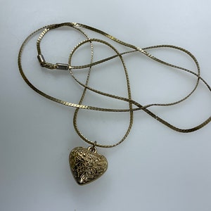 Vintage 30” Adjustable Necklace Gold Toned Chain With Floral Heart Used